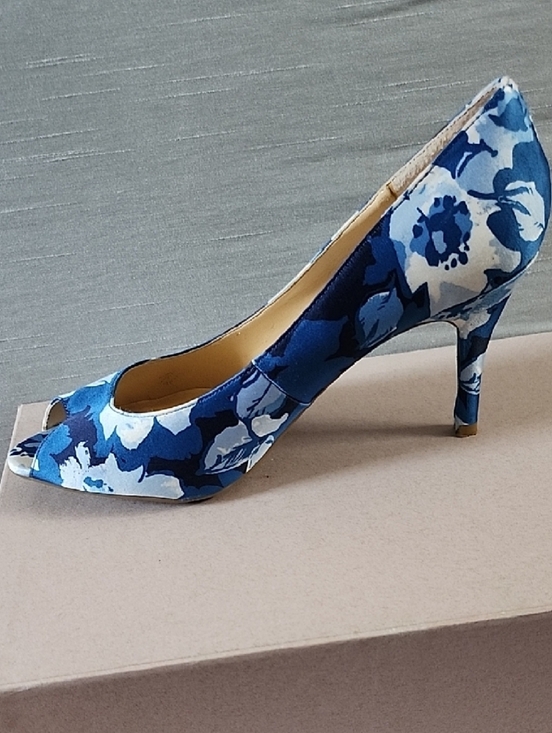 Blue Floral Open-Toe Pumps